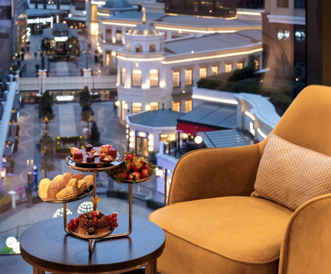 Address Istanbul Hotel Екстериор снимка Afternoon tea at The Landmark, Hong Kong