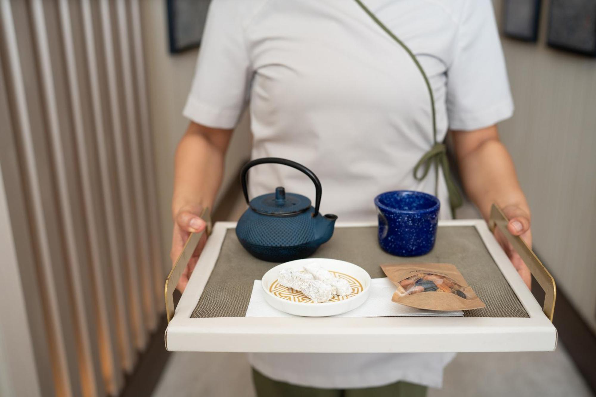 Address Istanbul Hotel Екстериор снимка A tray